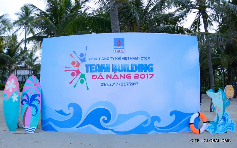 Hướng dẫn thiết kế backdrop du lịch, backdrop teambuilding